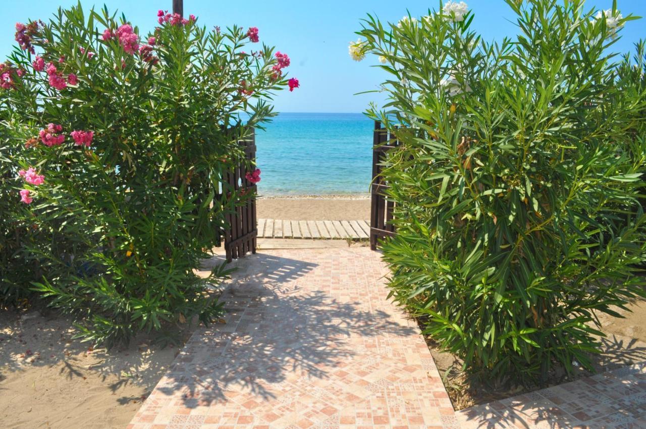 Beachfront Vacation Home Eftichia Agios Gordios  Buitenkant foto