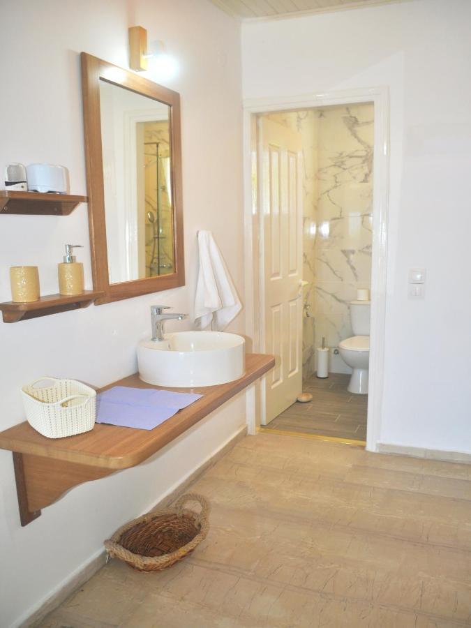 Beachfront Vacation Home Eftichia Agios Gordios  Buitenkant foto